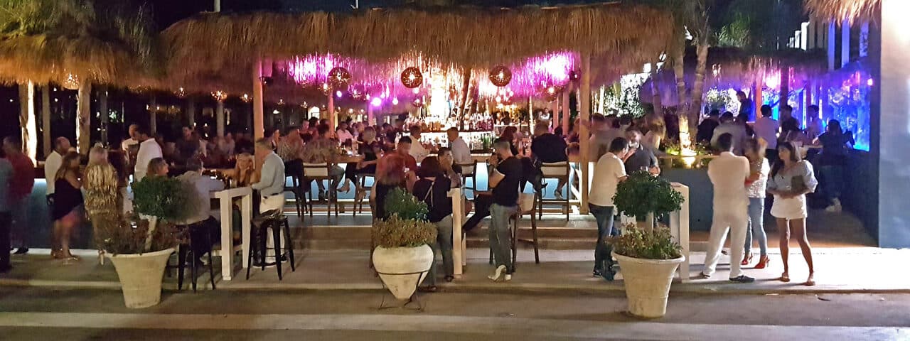 Beach bar nella città nuova